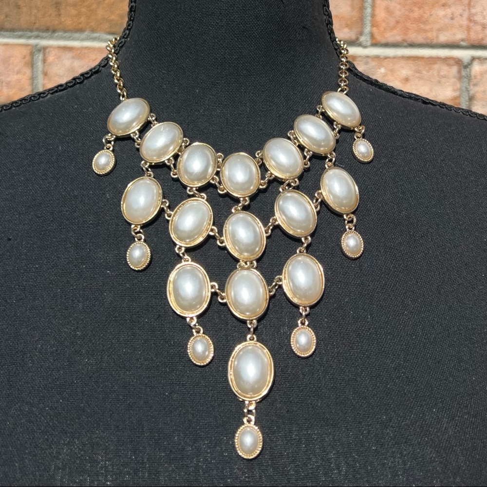 Classy Pearl & Gold Necklace